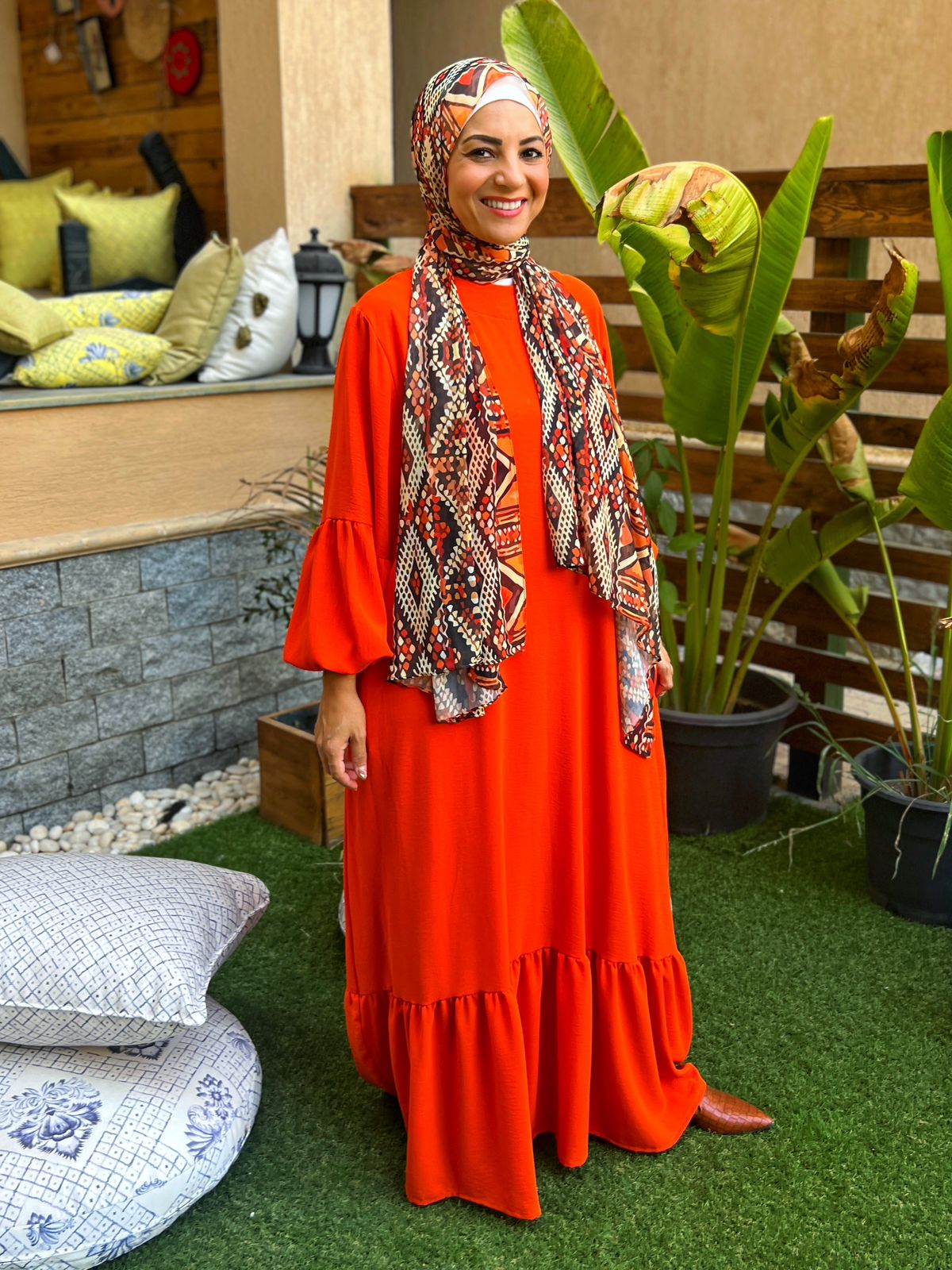 orange dress with hijab Orange dress with off white bag || Hijab outfits