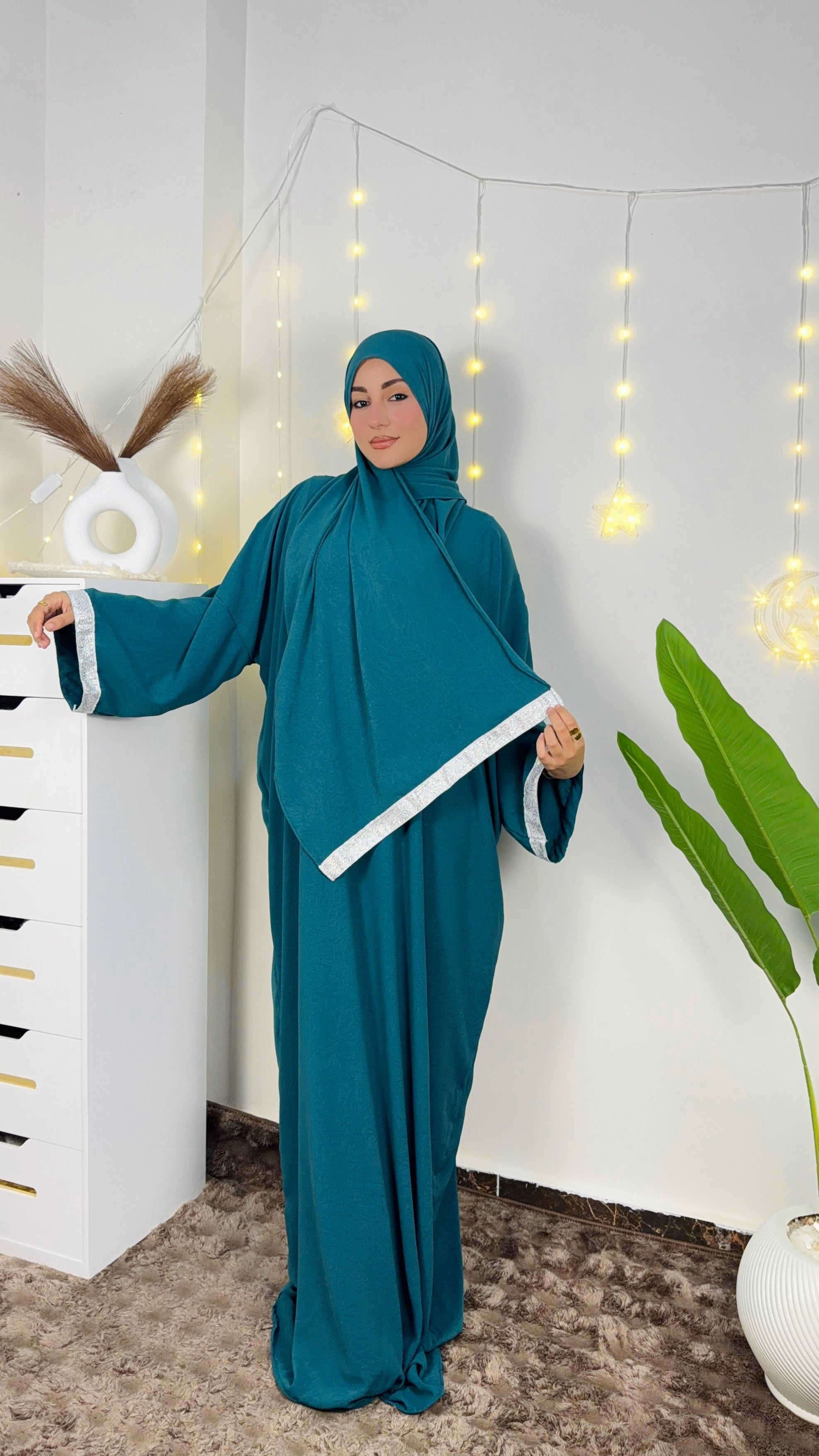 Isdal Bareeq - Teal