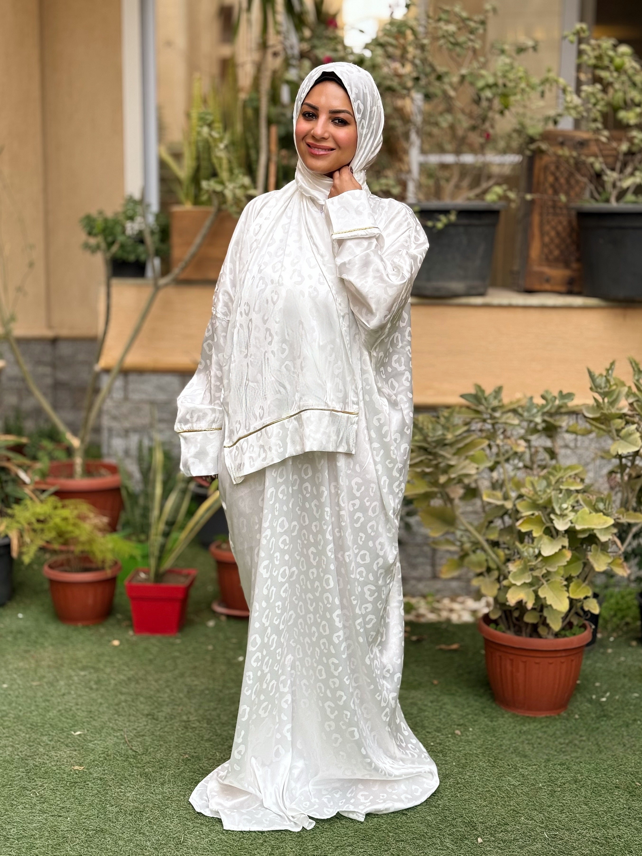 Isdal Ghazal - Off-white