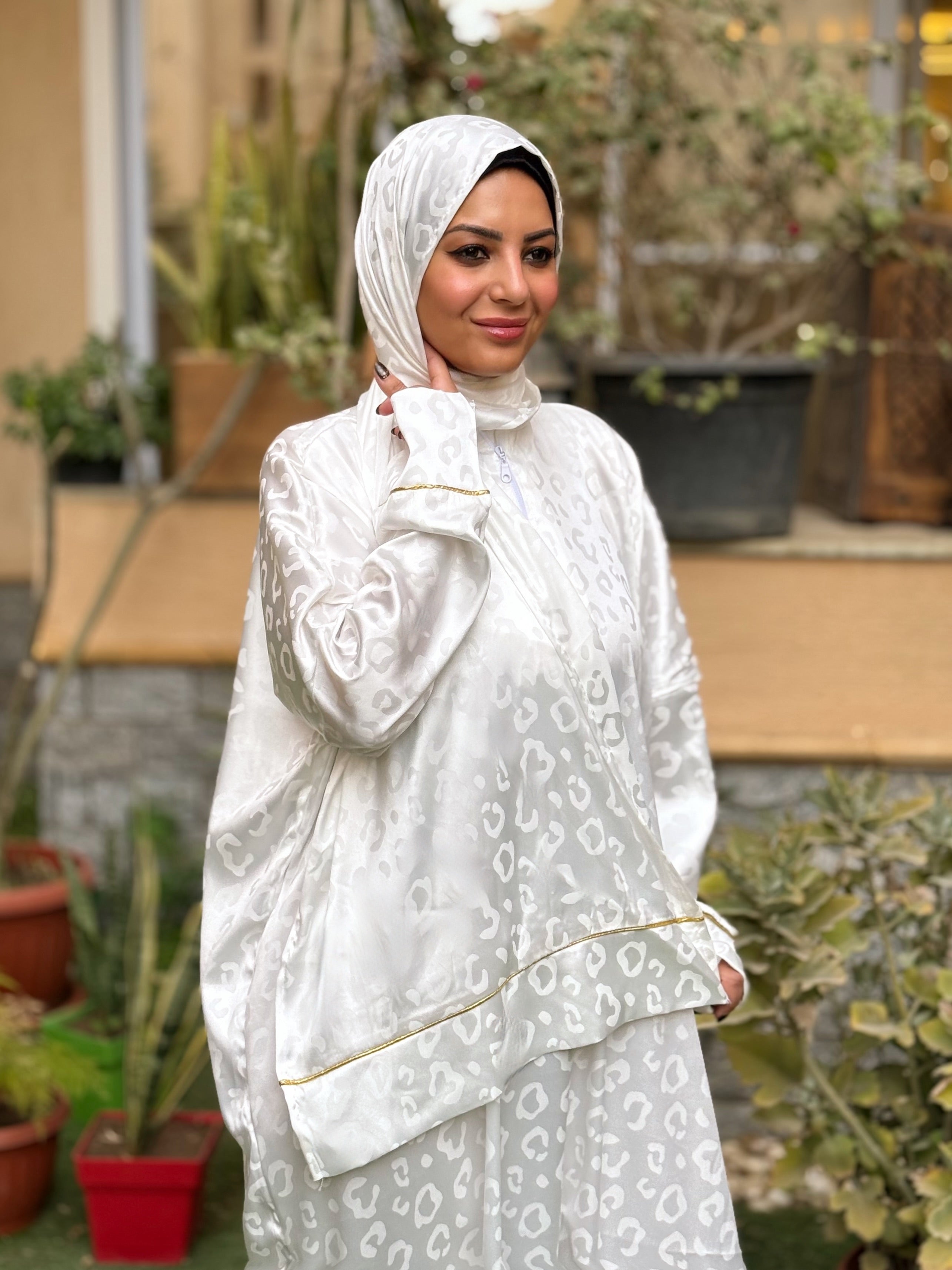 Isdal Ghazal - Off-white