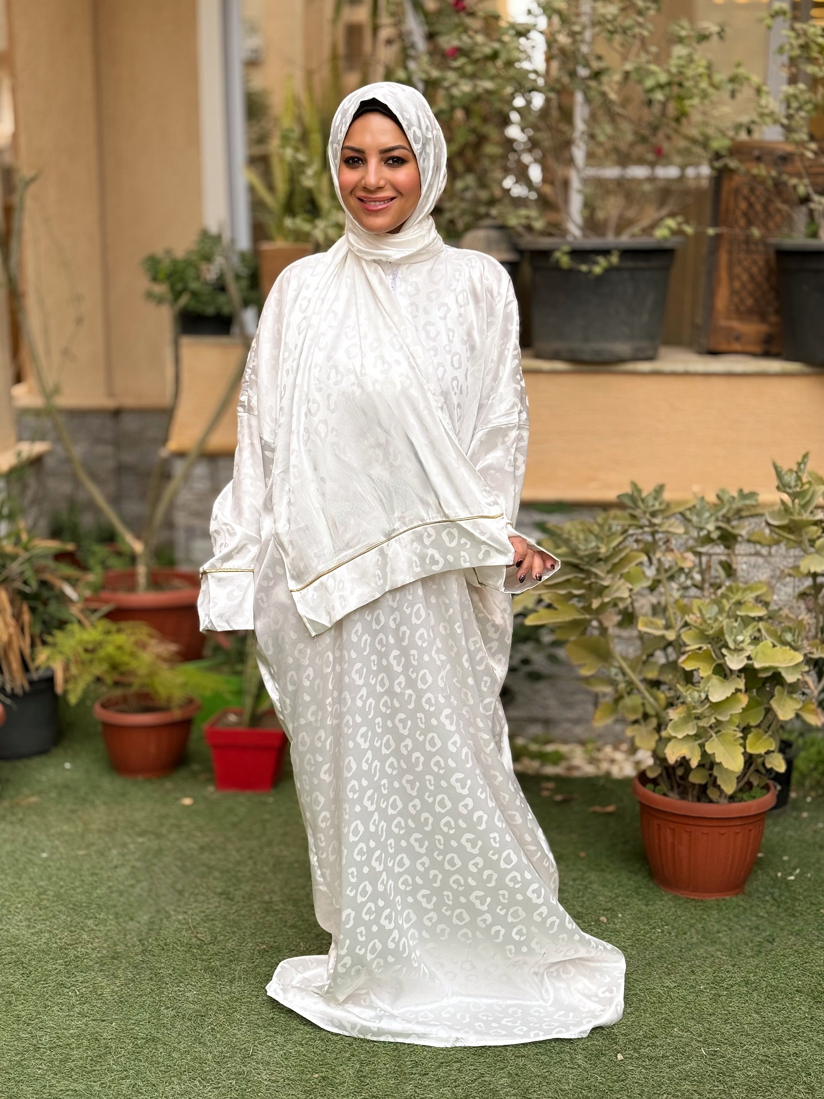 Isdal Ghazal - Off-white