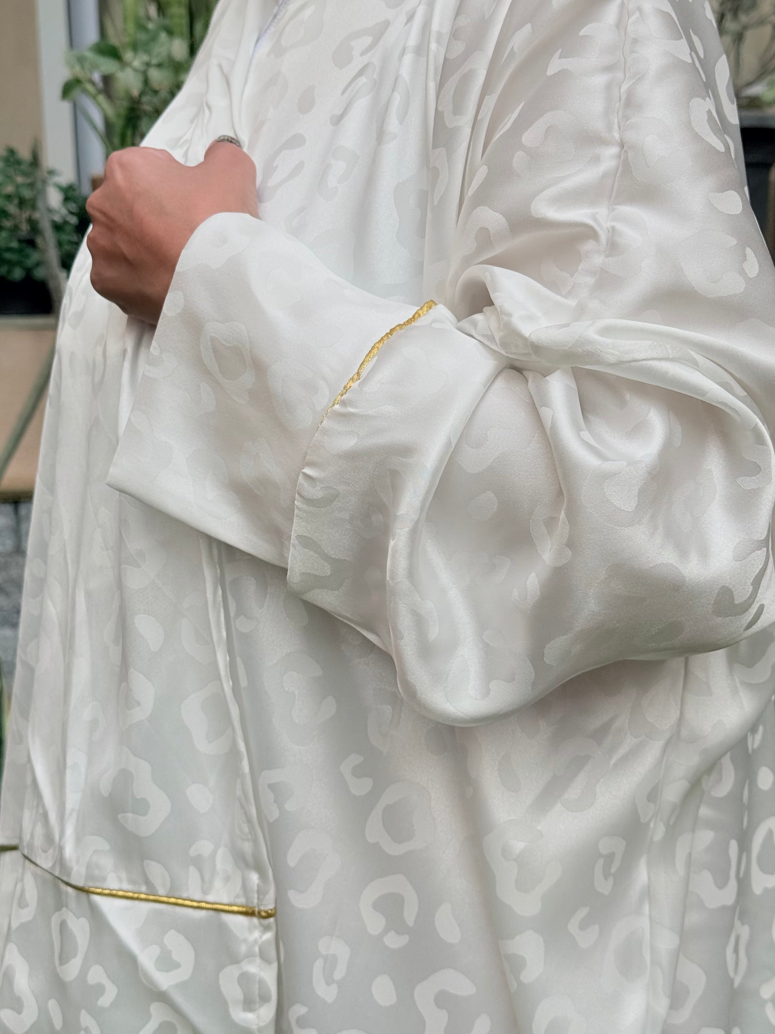 Isdal Ghazal - Off-white